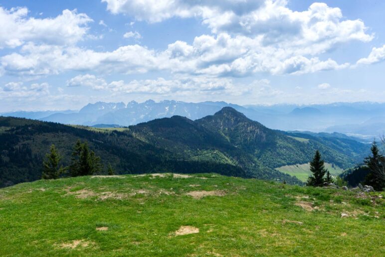 Blick zum Kaisergebirge und zum Spitzstein
