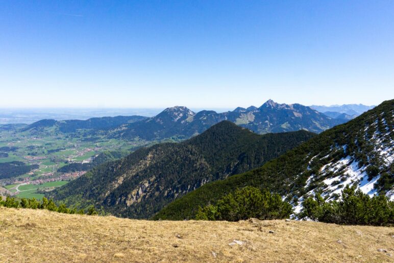 Ein Blick ins Leitzachtal und zu Breitenstein und Wendelstein