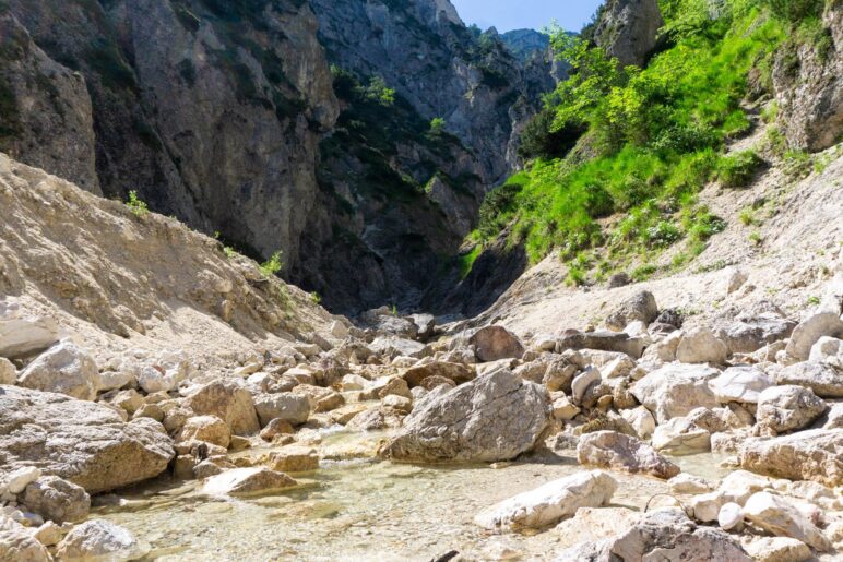 Wir folgen dem Speikbach tiefer ins Tal hinein