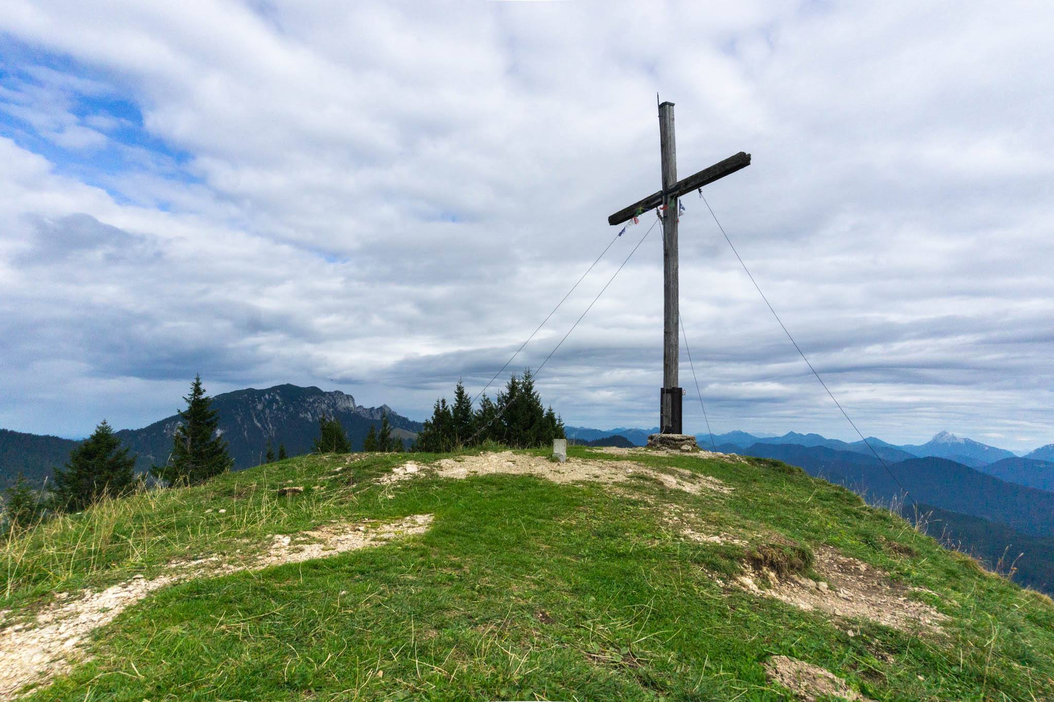Das Gipfelkreuz des Hirschhörnlkopfs