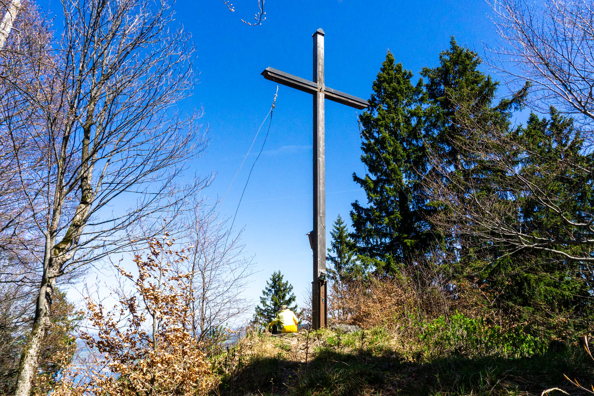 Das Gipfelkreuz des Ringspitz auf 1293 Metern Höhe